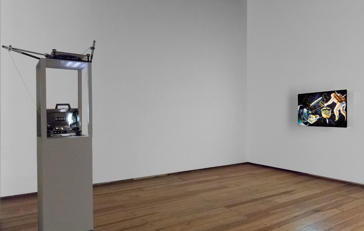 landings, 2008

filme en 16 mm

14 min

vista de instalaci&amp;oacute;n de&amp;nbsp;minerva cuevas, museo de la ciudad de m&amp;eacute;xico,&amp;nbsp;2012