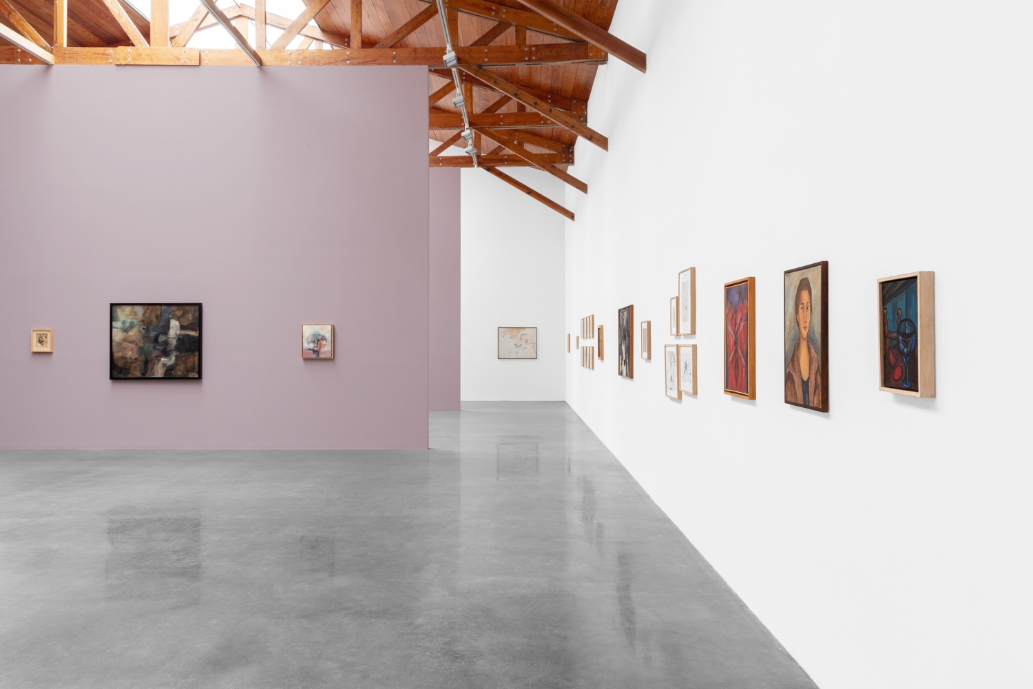 vista de instalaci&amp;oacute;n, los&amp;nbsp;lilia carrillo de lilia carillo, kurimanzutto ciudad de m&amp;eacute;xico, 2024. foto: gerardo landa / eduardo l&amp;oacute;pez (glr estudio)⁠