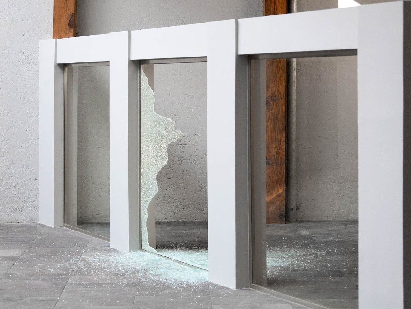 	dami&amp;aacute;n ortega, kurimanzutto, mexico city, 2011