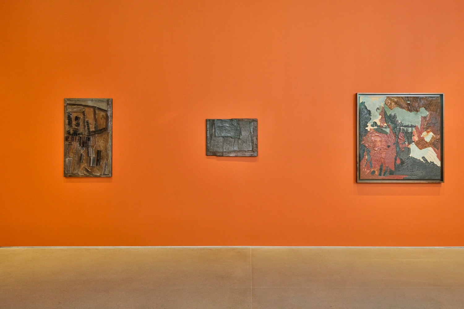 Marta Minuj&iacute;n: Making a Presence