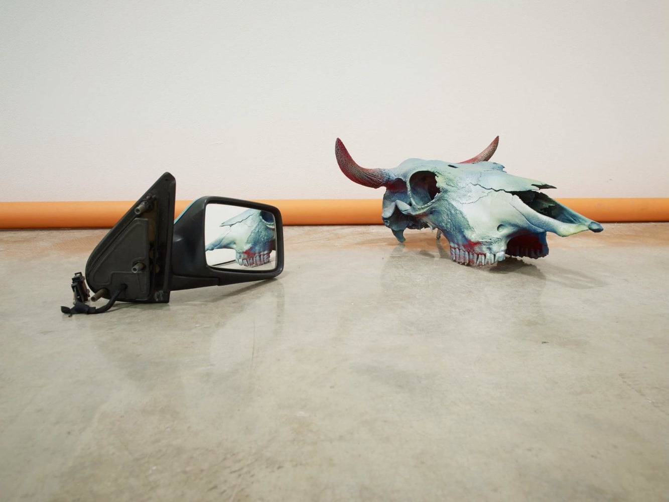 traces and shiny evidence, 2014
vista de instalaci&amp;oacute;n, parasol unit, londres, reino unido, 2014

&amp;nbsp;

&amp;nbsp;