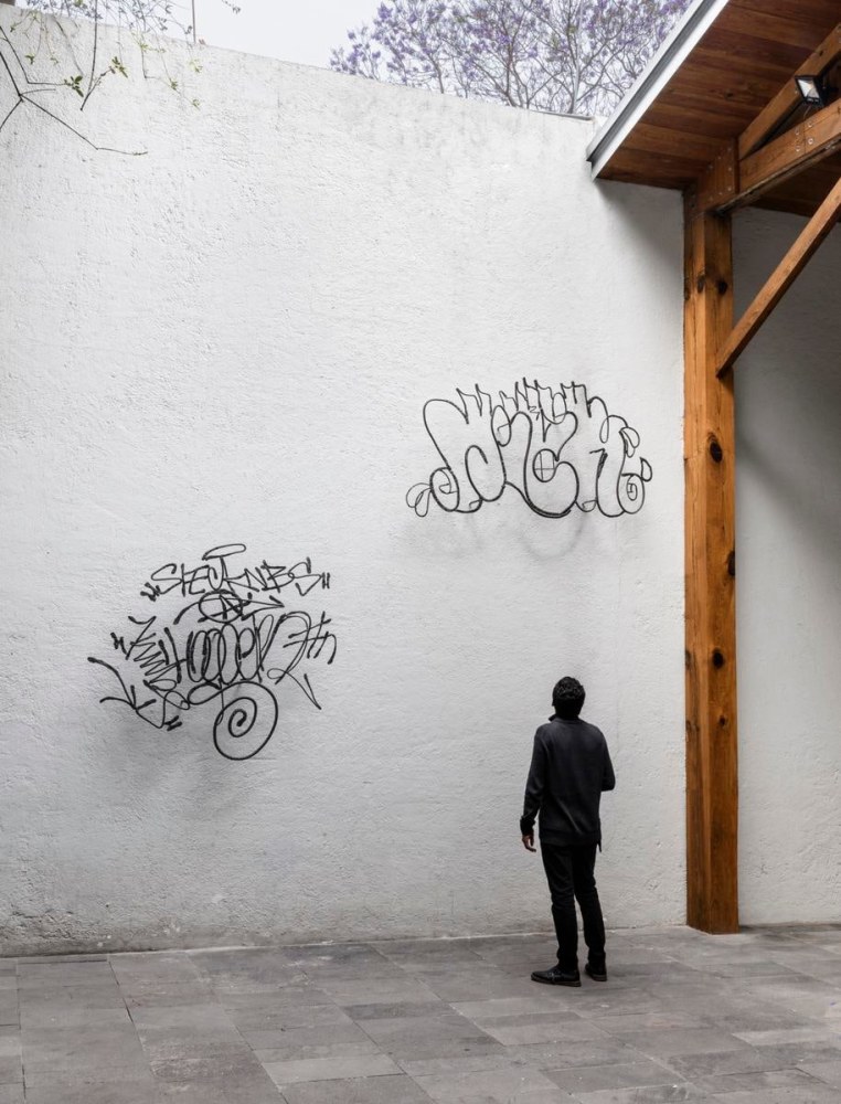 	installation view of xyla&amp;ntilde;ynu. taller de los viernes, kurimanzutto, mexico city, 2016