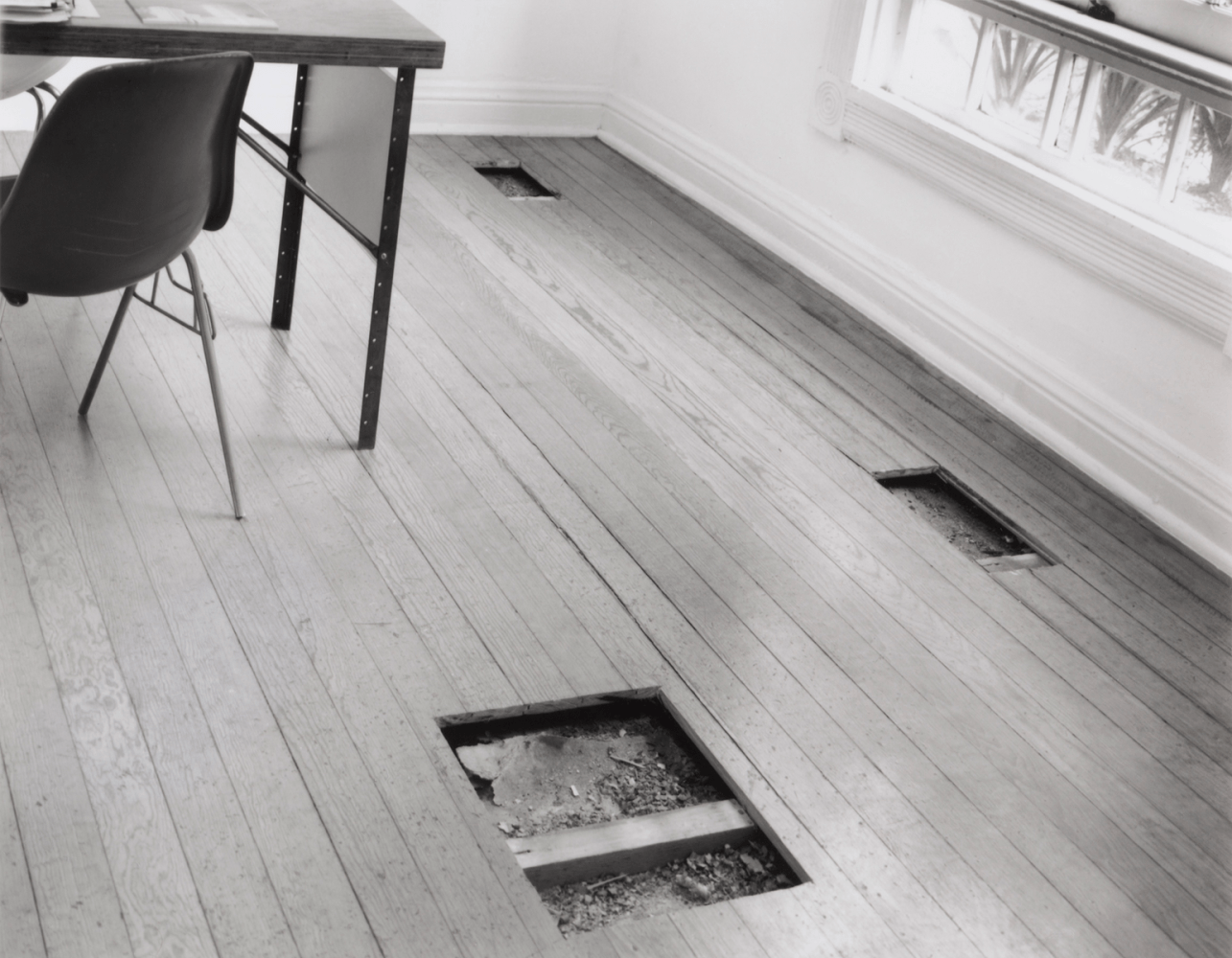 fifteen squeaks less, 2004

silver gelatin print (set of seven)

4.53 x 5.91 in.

&amp;nbsp;

&amp;nbsp;