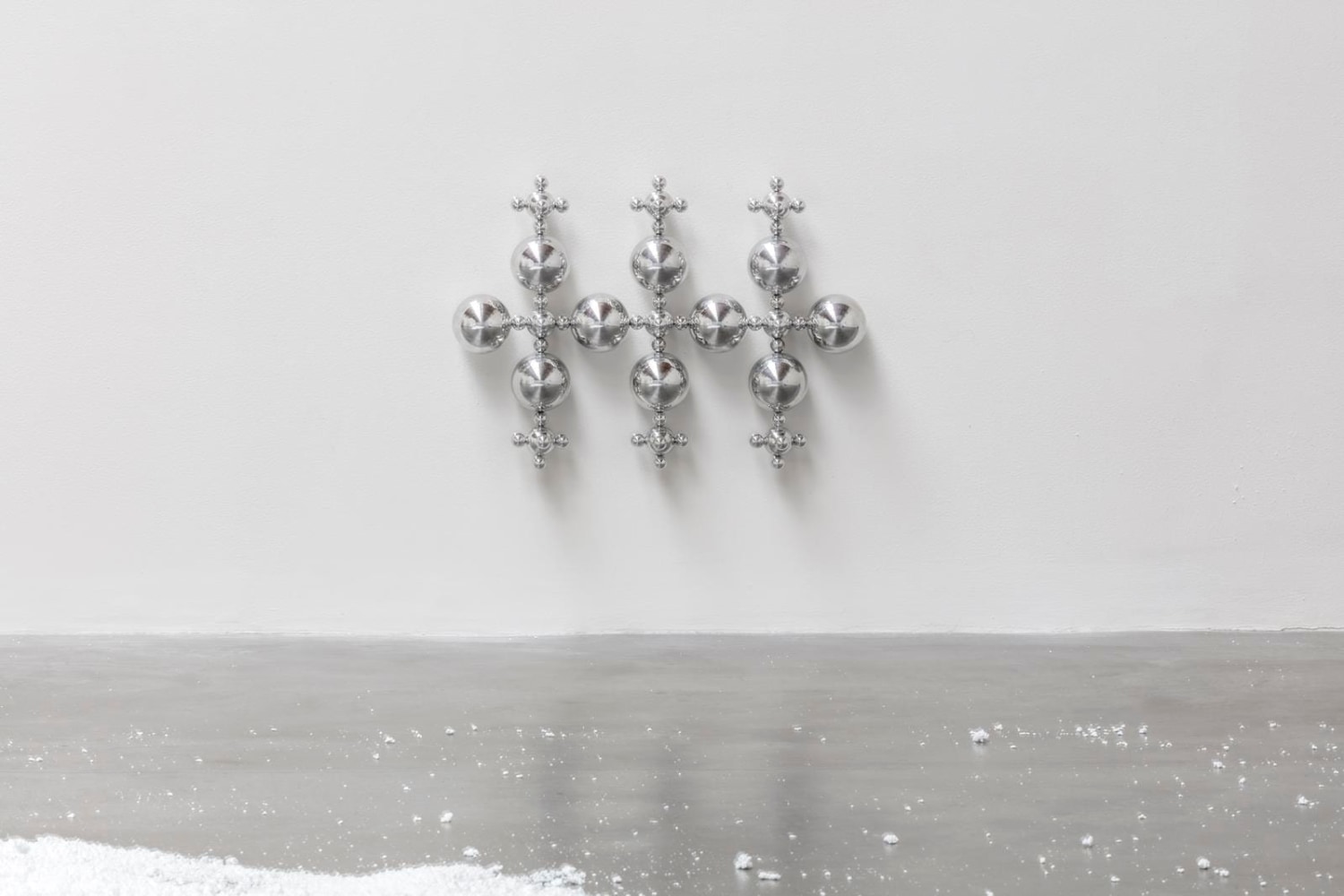 	gabriel orozco	secuencia modular: tr&amp;eacute;bol, 2015	installation view of&amp;nbsp;xyla&amp;ntilde;ynu. taller de los viernes, kurimanzutto, mexico city, 2016