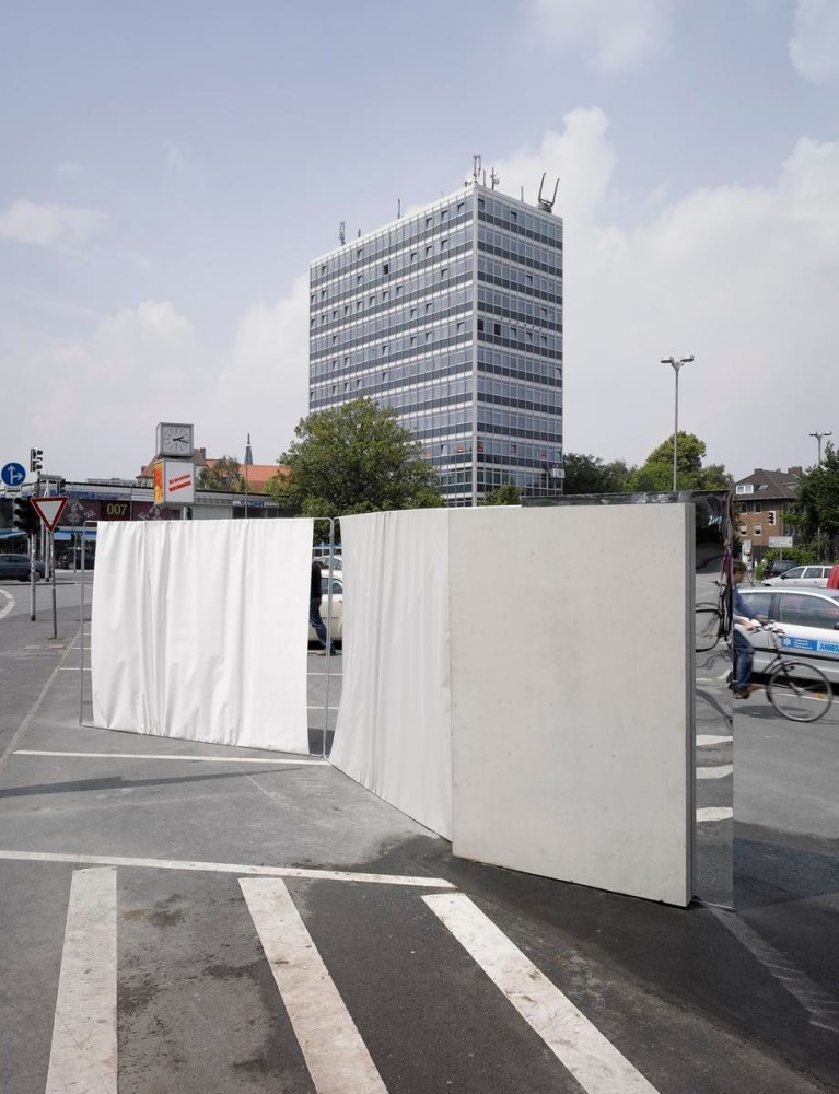 entr&amp;rsquo;acte, 2007

concrete, plastic awning, metal frames, mirror

&amp;nbsp;

263.78 x 82.68 x 33.46 in.

&amp;nbsp;

installation view of skulptur projekte m&amp;uuml;nster &amp;#39;07, m&amp;uuml;nster, germany, 2007

&amp;nbsp;