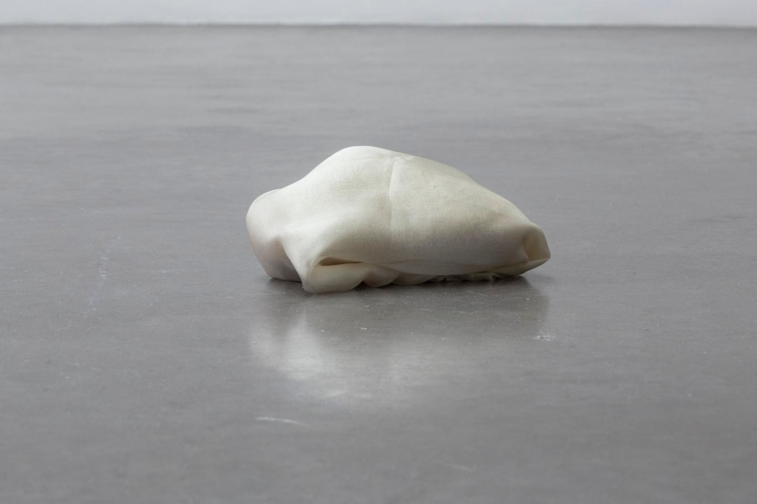 no se puede hacer una revoluci&amp;oacute;n con guantes de seda, kurimanzutto, ciudad de m&amp;eacute;xico, 2016