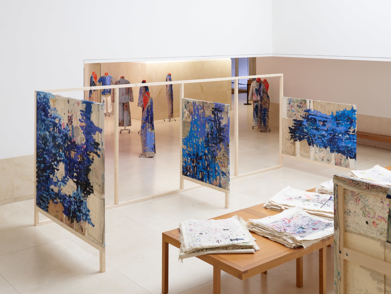 vista de instalaci&amp;oacute;n&amp;nbsp;oscar murillo: together in our spirits, serralves, 2023. foto: tim bowditch


&amp;nbsp;
