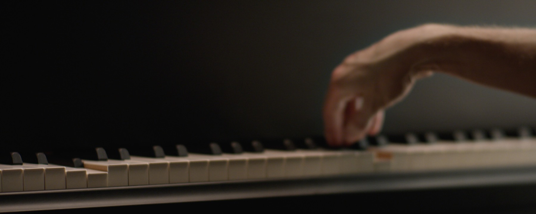 take over (internationale), 2017

hd video projection, color, stereo sound

7 min 56 sec