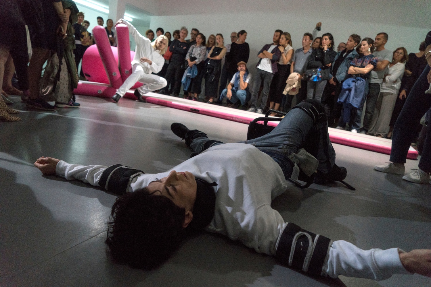 an ideal for a living

images of the performance at centre culturel suisse

paris, 2018