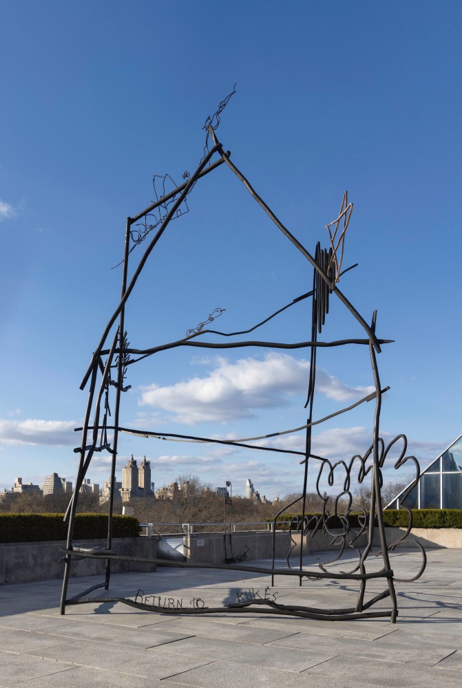 vistas de instalaci&amp;oacute;n de the roof garden commission: petrit halilaj, abetare, 2024. cortes&amp;iacute;a del artista; chert l&amp;uuml;dde, berl&amp;iacute;n; kurimanzutto, ciudad de m&amp;eacute;xico / nueva york; mennour, par&amp;iacute;s. cr&amp;eacute;dito de la imagen: the metropolitan museum of art. foto: hyla skopitz⁠