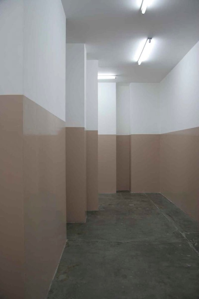 	monika sosnowska, oficina para proyectos de arte, guadalajara, 2005