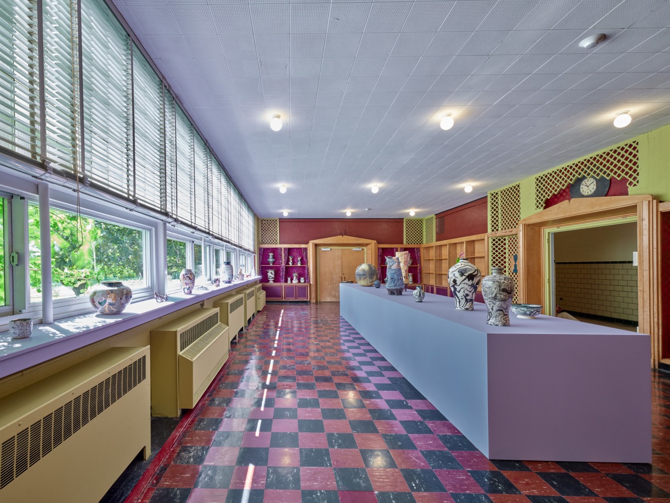 vista de instalaci&amp;oacute;n dr. lakra en&amp;nbsp;the campus 2nd annual exhibition, 2025. foto guang xu⁠