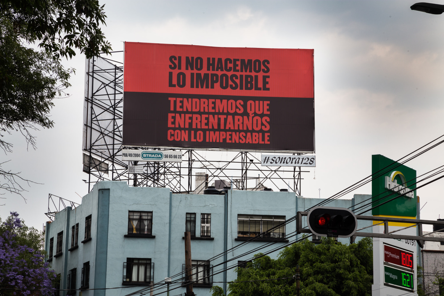 paro general, 2017

print on canvas

283.46 x 507.87 in.&amp;nbsp;