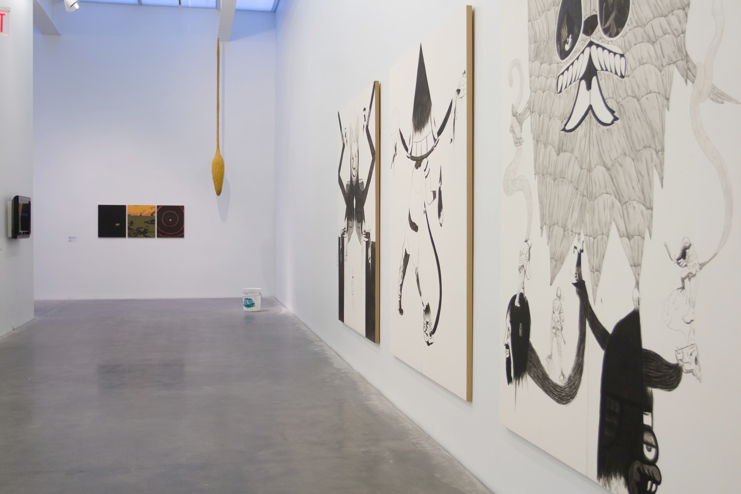 Vista de instalaci&amp;oacute;n de&amp;nbsp;Double Album: Daniel Guzm&amp;aacute;n and Steven Shearer,&amp;nbsp;New Museum, Nueva York, 2008