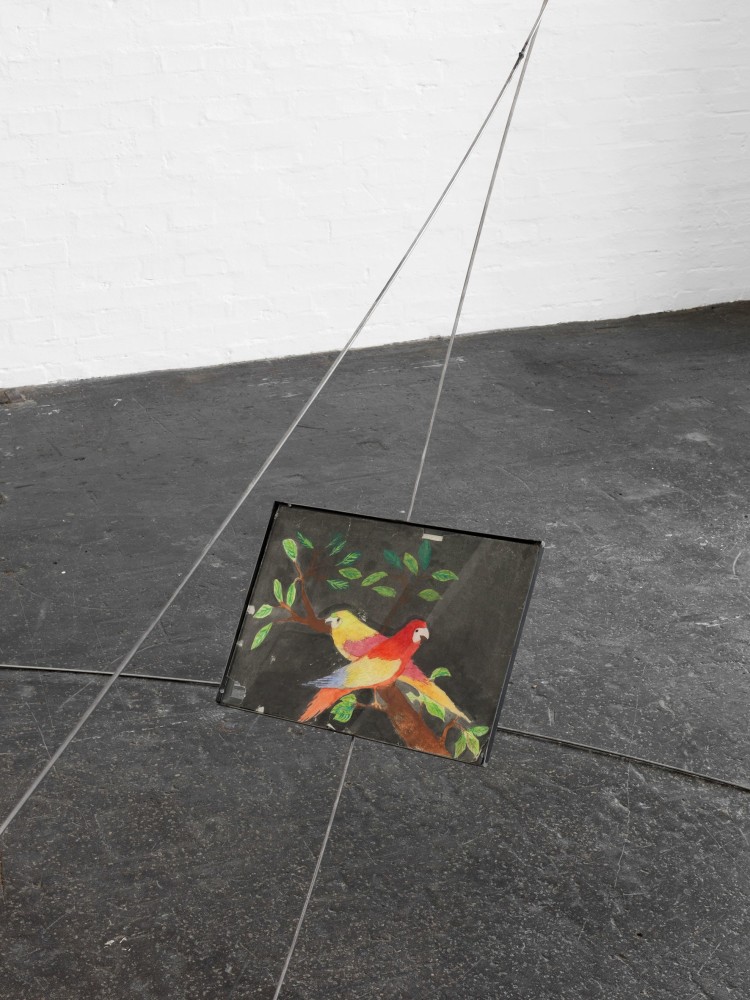 several birds fly away when they understand it, 2012

31 dibujos de la infancia del artista, marcos de metal, vidrio

dimensiones variables