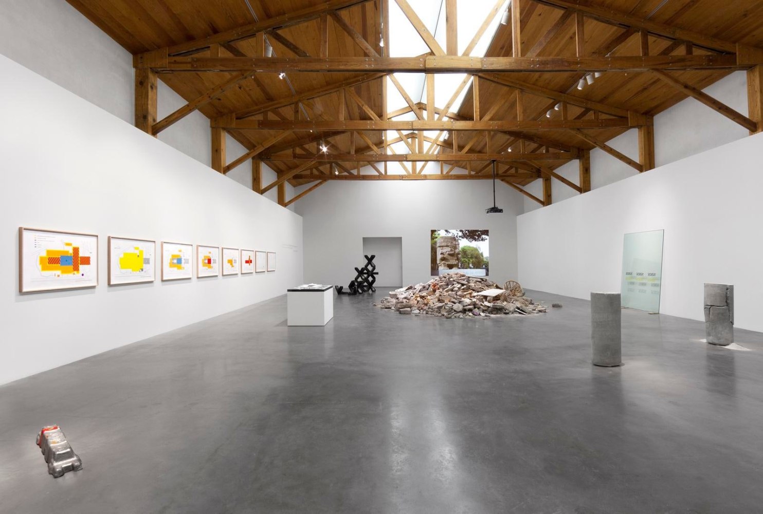 	destrucci&amp;oacute;n total del museo de antropolog&amp;iacute;a, kurimanzutto, mexico city, 2012