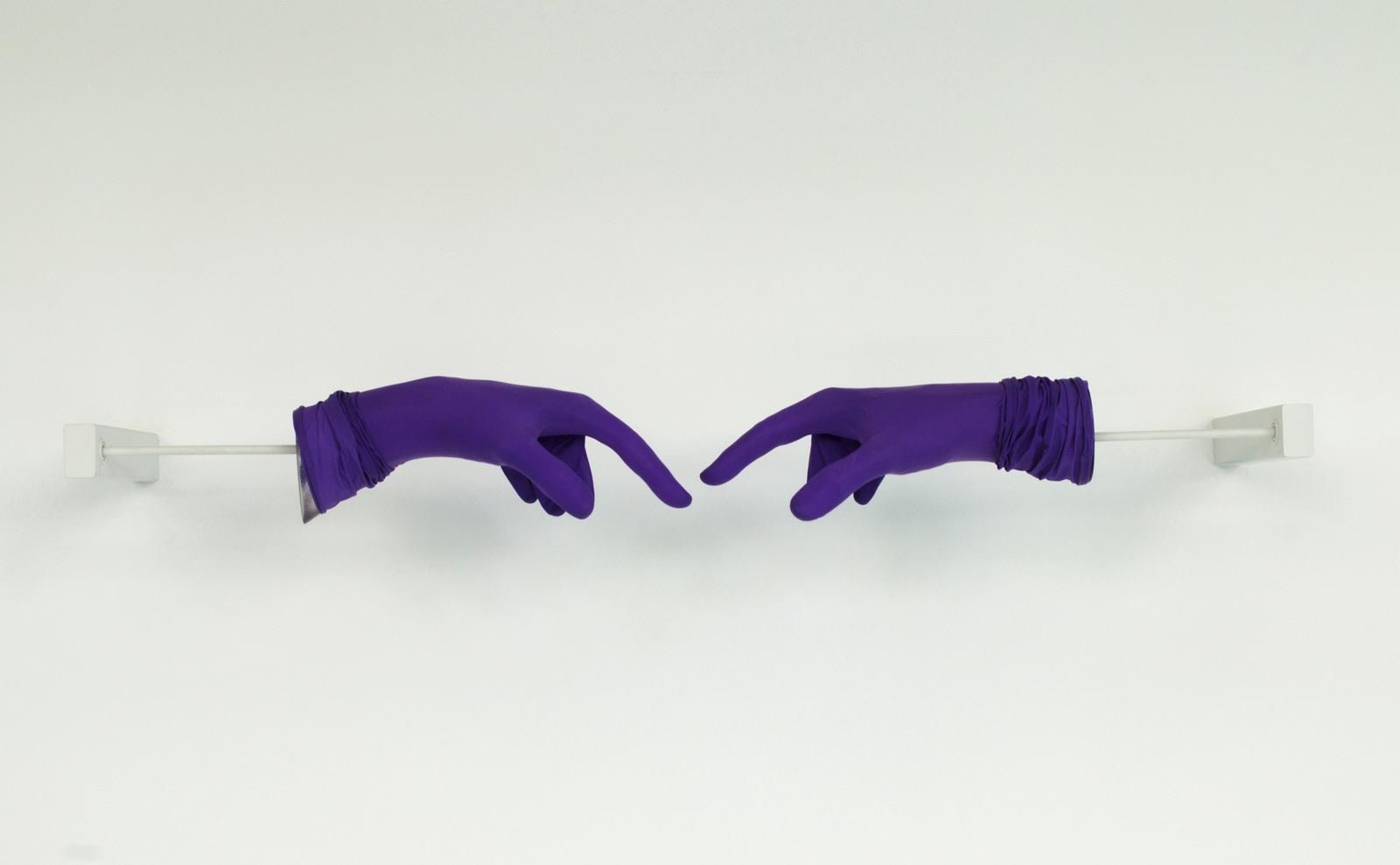 title suspended, 2008
resin, nitrile and electric motor
26.37 x 43.30 x 14,17 in

&amp;nbsp;

&amp;nbsp;