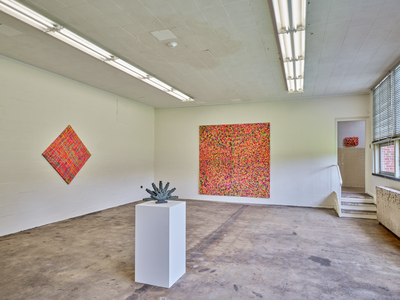 vista de instalaci&amp;oacute;n marta minuj&amp;iacute;n en&amp;nbsp;the campus 2nd annual exhibition, 2025. foto guang xu⁠