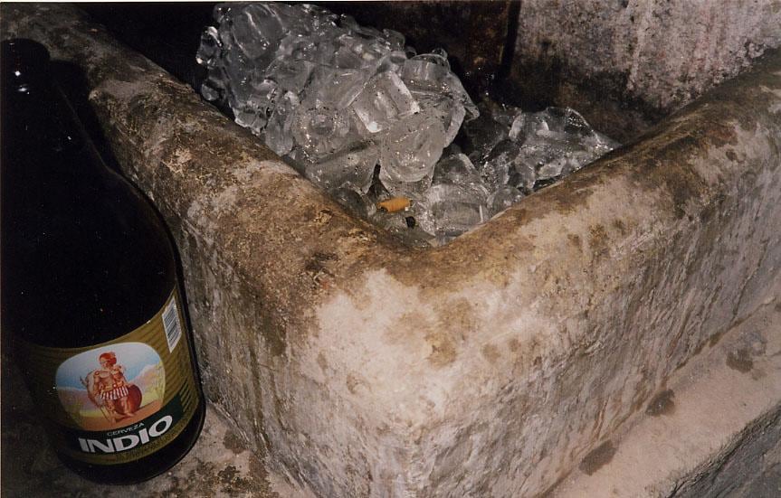 	sleeping on the roof, carlos b. zetina 127, ciudad de m&amp;eacute;xico, 2002