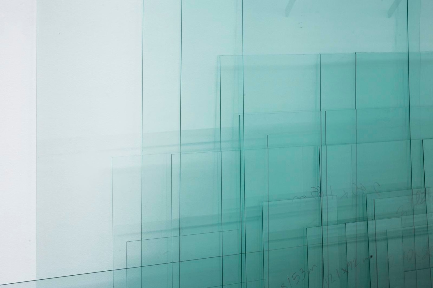 no se puede hacer una revoluci&amp;oacute;n con guantes de seda, kurimanzutto, ciudad de m&amp;eacute;xico, 2016