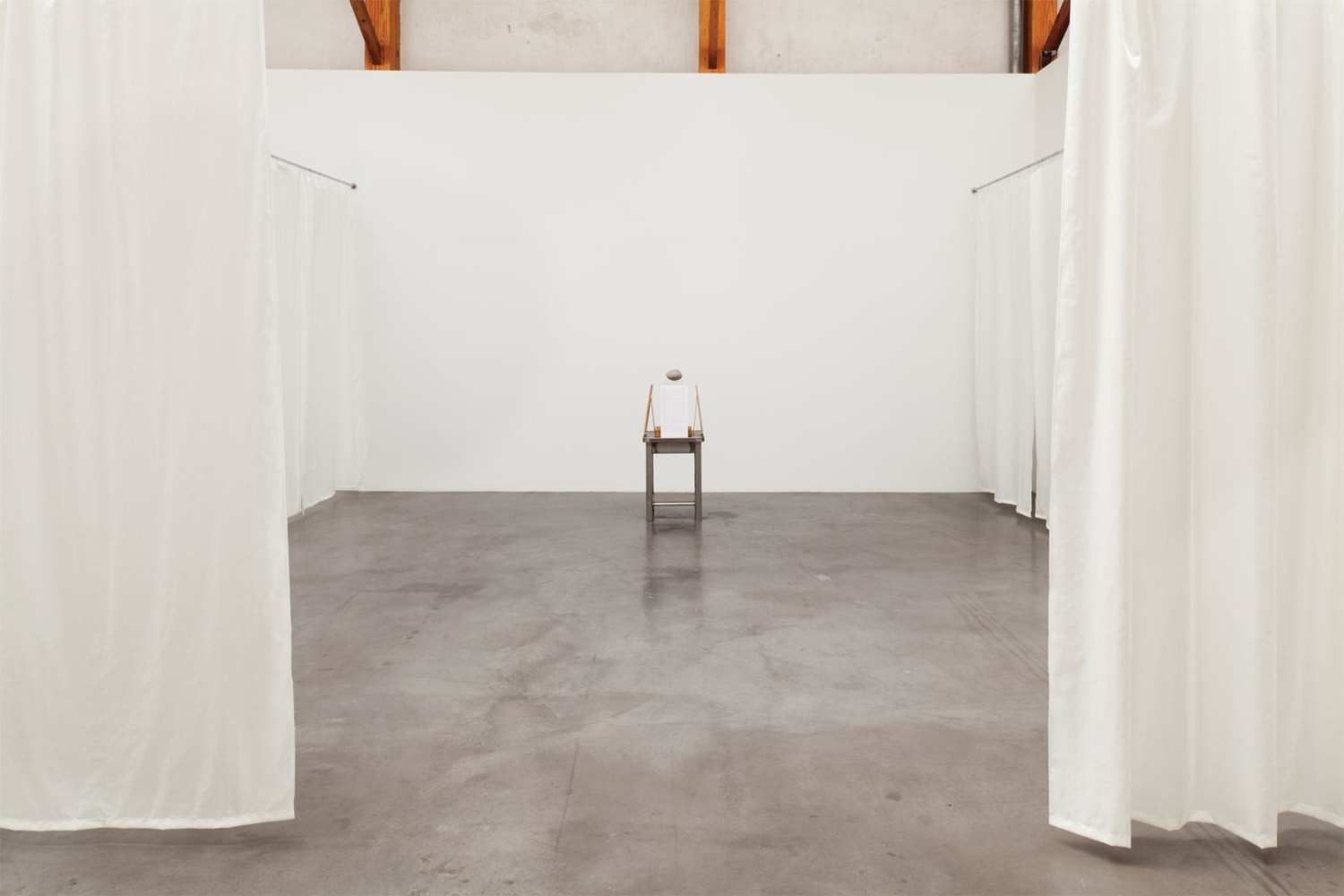 	varios y diversos, kurimanzutto, ciudad de m&amp;eacute;xico, 2013