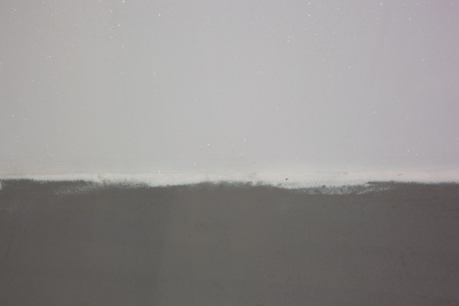 muro que se desprende, 2002 - 2011

four liters of glue, 20 kilos of glitter

variable dimensions&amp;nbsp;

&amp;nbsp;