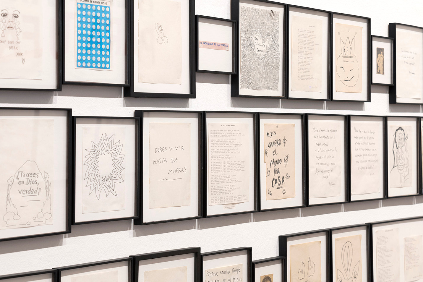 Vista de instalaci&amp;oacute;n de&amp;nbsp;The Man Who Should Be Dead. The Future Battle, Museo Caba&amp;ntilde;as, Guadalajara, M&amp;eacute;xico, 2022