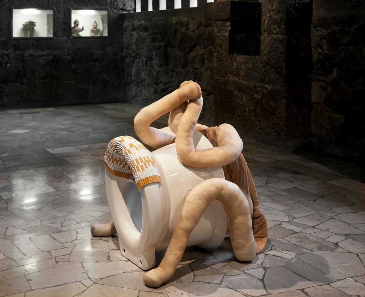 nuds
vista de instalaci&amp;oacute;n, museo anahuacalli, ciudad de m&amp;eacute;xico, 2012

&amp;nbsp;