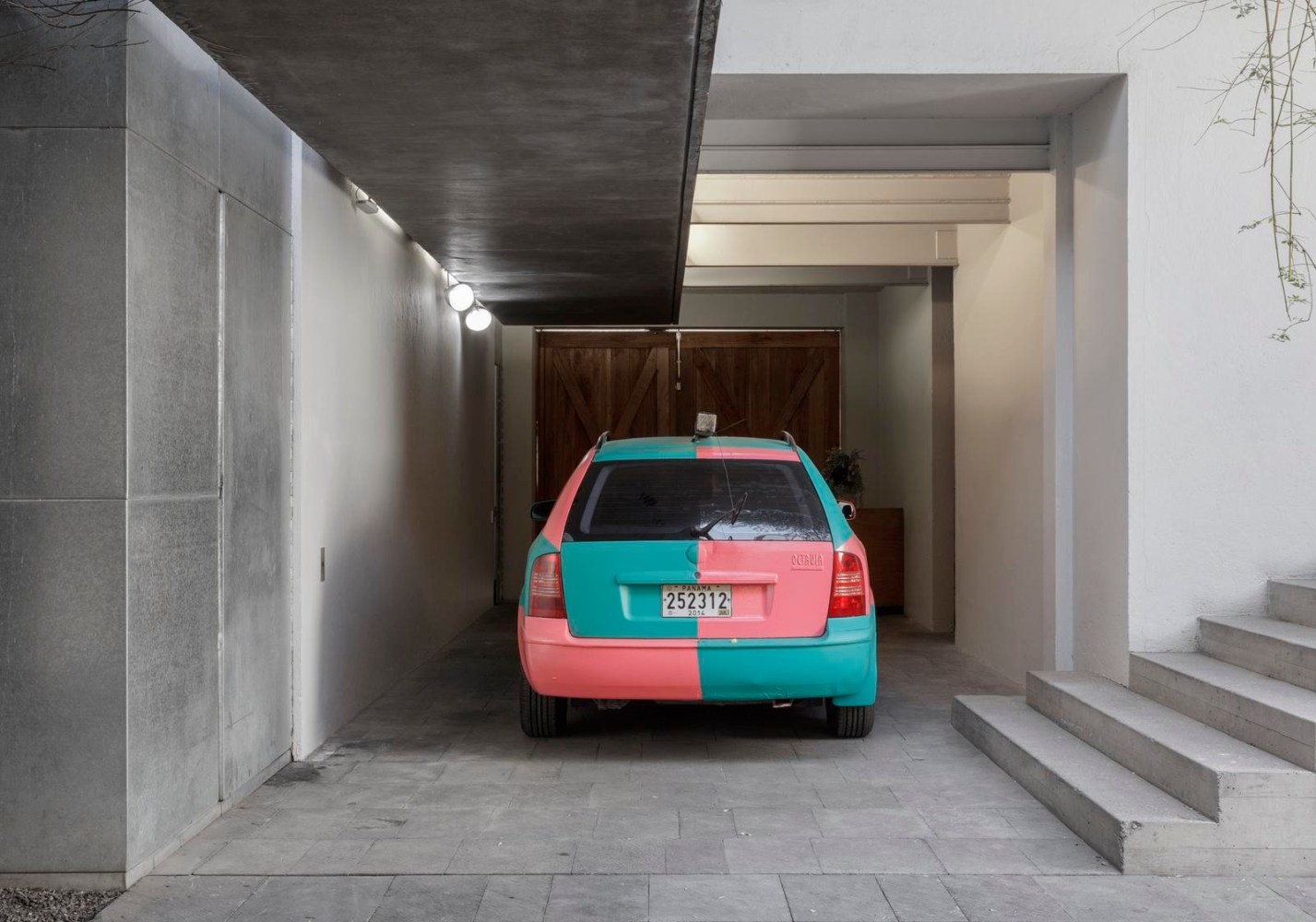 	abraham cruzvillegas	autoconfusi&amp;oacute;n, 2015	installation view of&amp;nbsp;xyla&amp;ntilde;ynu. taller de los viernes, kurimanzutto, mexico city, 2016	&amp;nbsp;