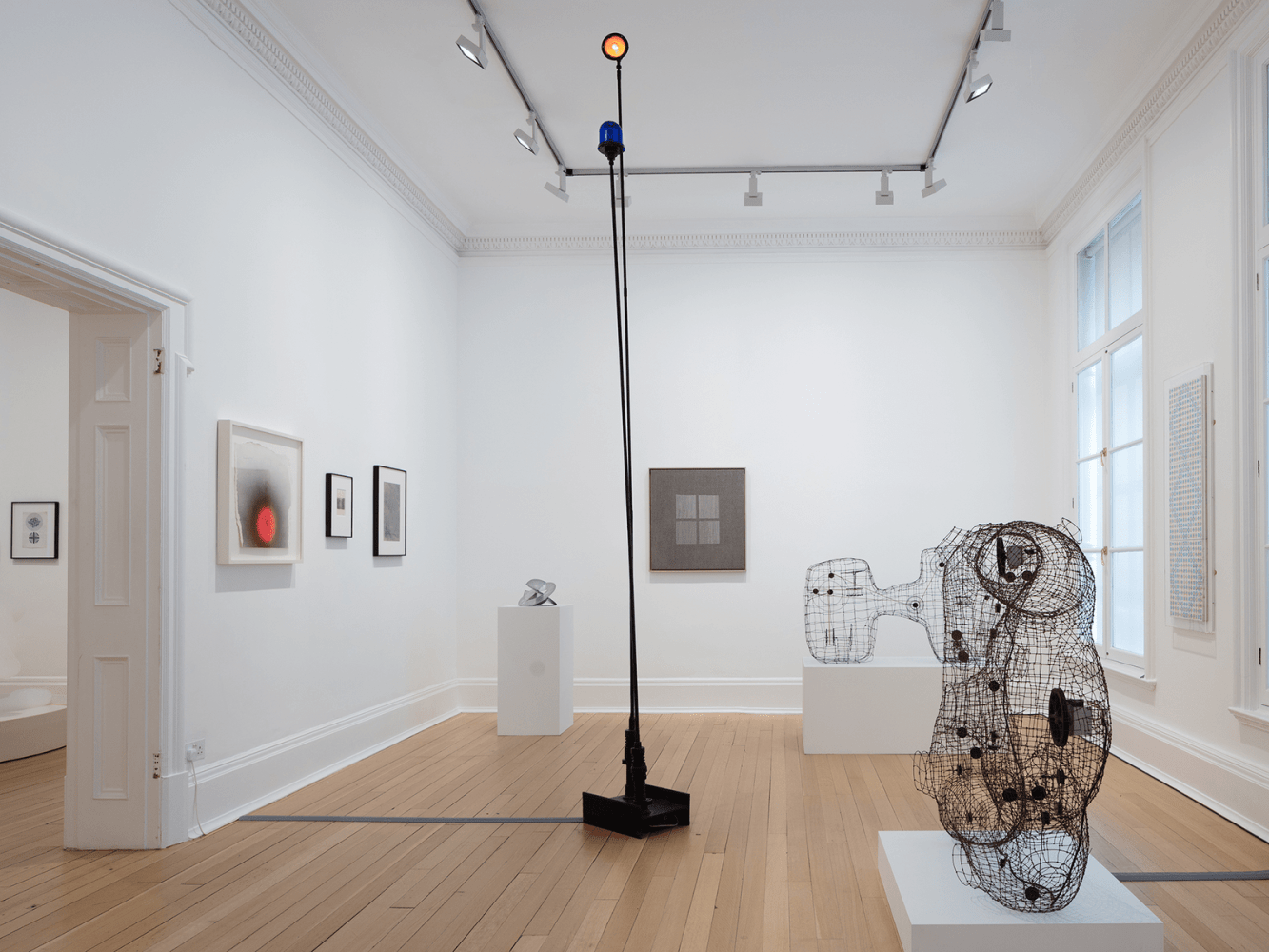 signals: if you like i shall grow, kurimanzutto presentada por thomas dane gallery, londres, 2018