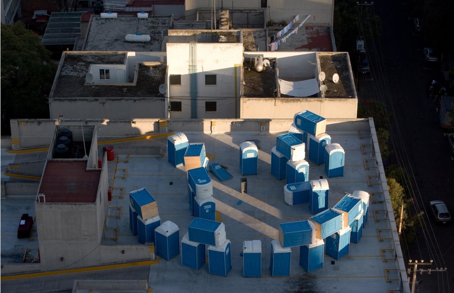 	solsticio de oto&amp;ntilde;o, ciudad de m&amp;eacute;xico, 2006