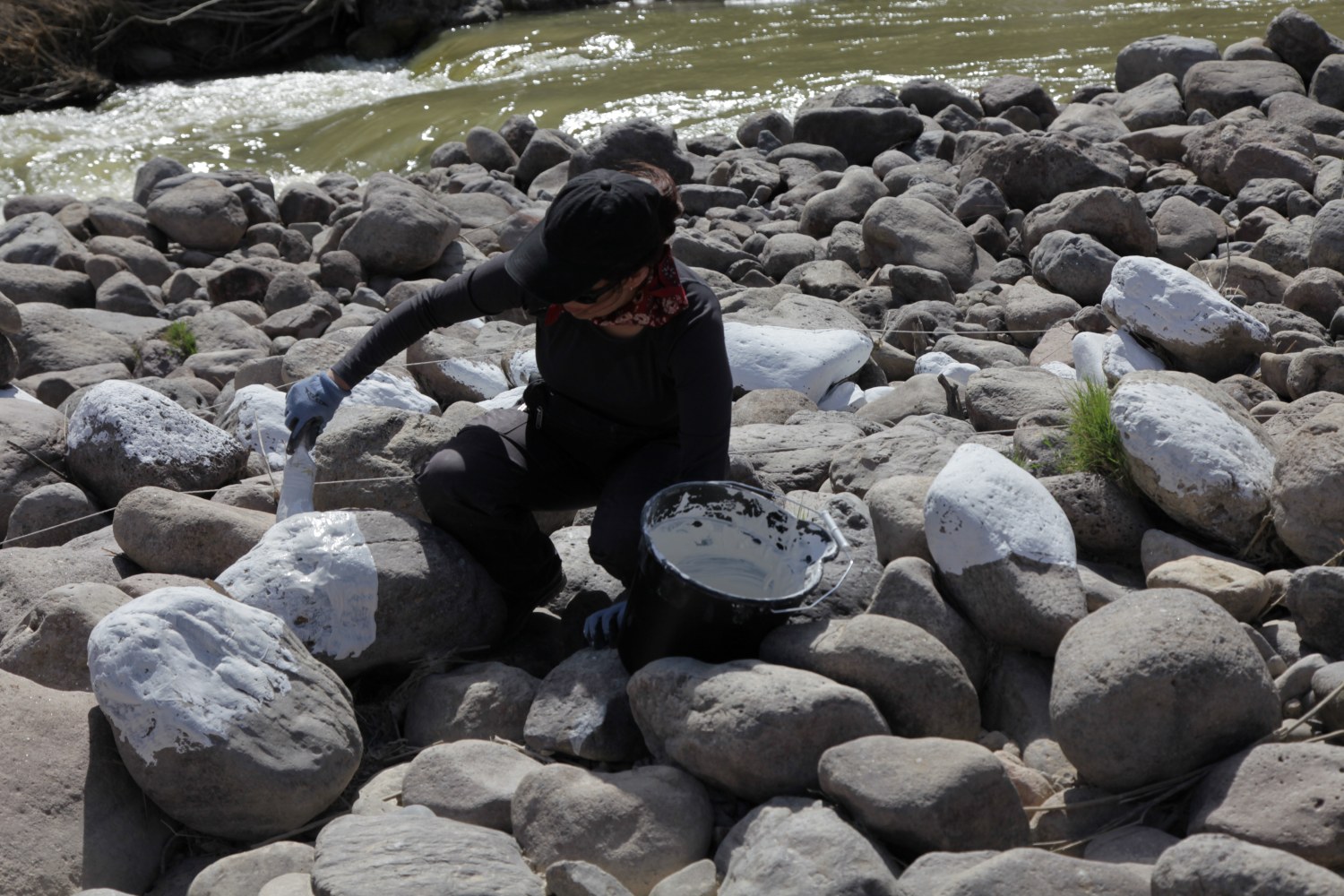 crossing the r&amp;iacute;o bravo, 2010

documentaci&amp;oacute;n de la acci&amp;oacute;n en el r&amp;iacute;o bravo