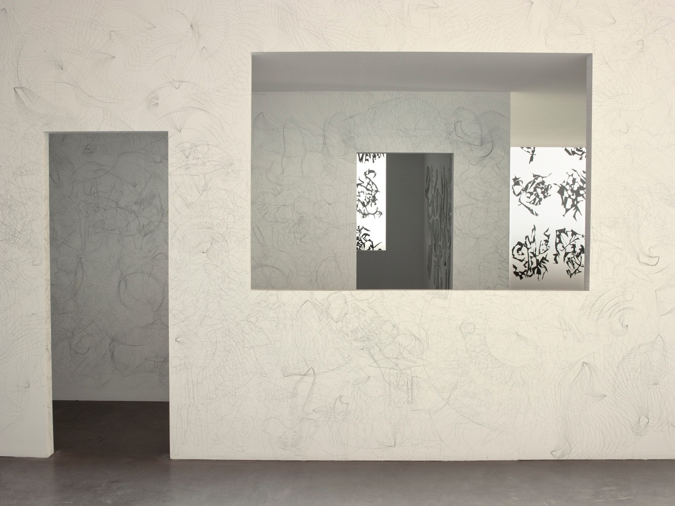 Vista de instalaci&amp;oacute;n de&amp;nbsp;El estudio por la ventana, kurimanzutto, Ciudad de M&amp;eacute;xico, 2010