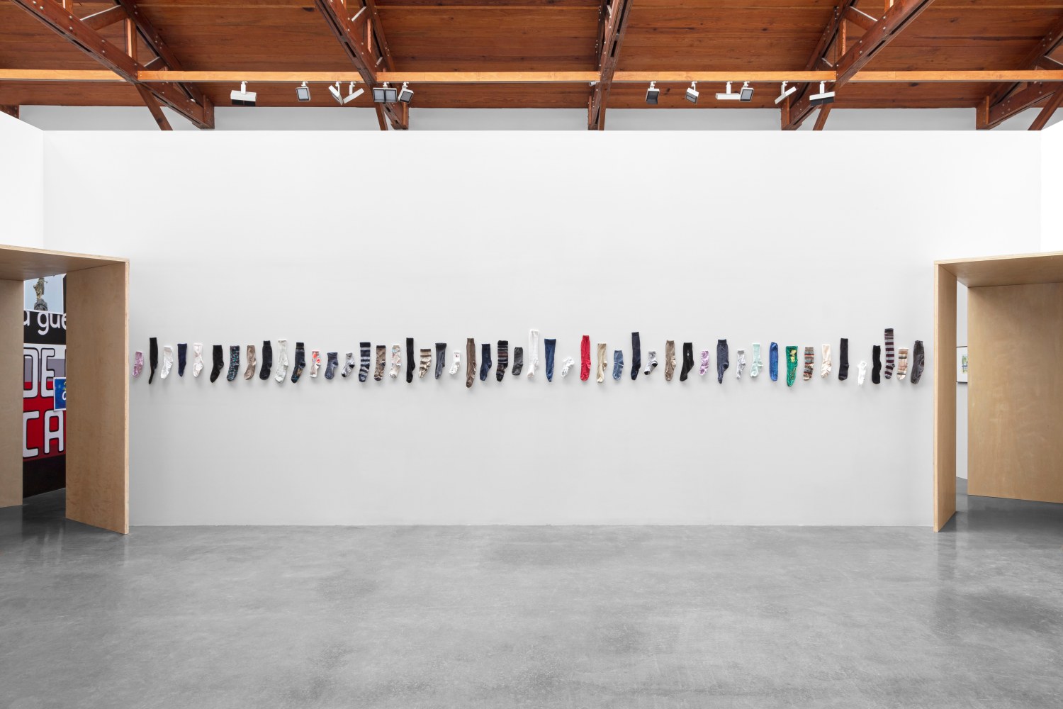 wilfredo prieto,&amp;nbsp;calcetines sin pareja, kurimanzutto, ciudad de m&amp;eacute;xico, 2021