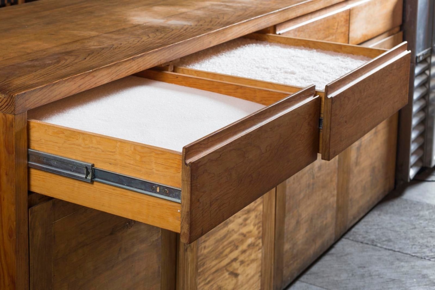 no se puede hacer una revoluci&amp;oacute;n con guantes de seda, kurimanzutto, ciudad de m&amp;eacute;xico, 2016