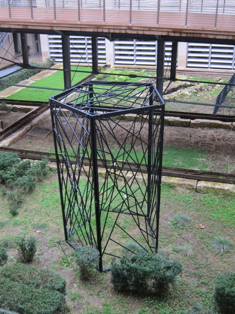 personal cage 2, 2013

welded and forged steel, matte black automotive paint

98.43 x 98.43 x 98.43 in.

&amp;nbsp;