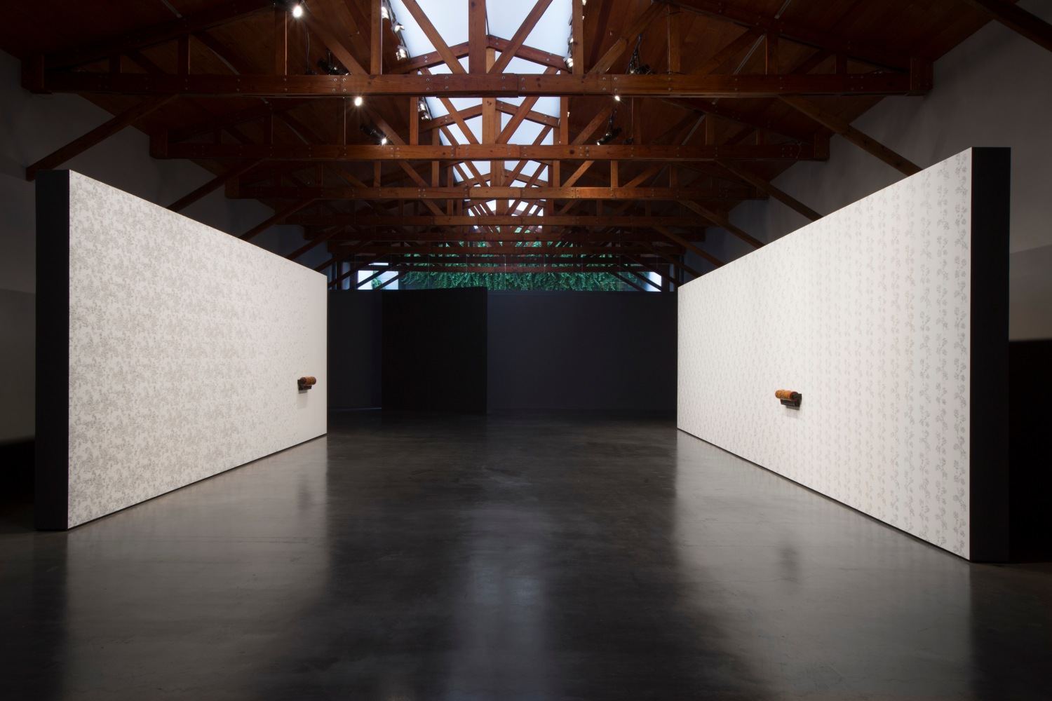 all of a tremble, 2017

installation view at kurimanzutto, mexico city, 2017&amp;nbsp;