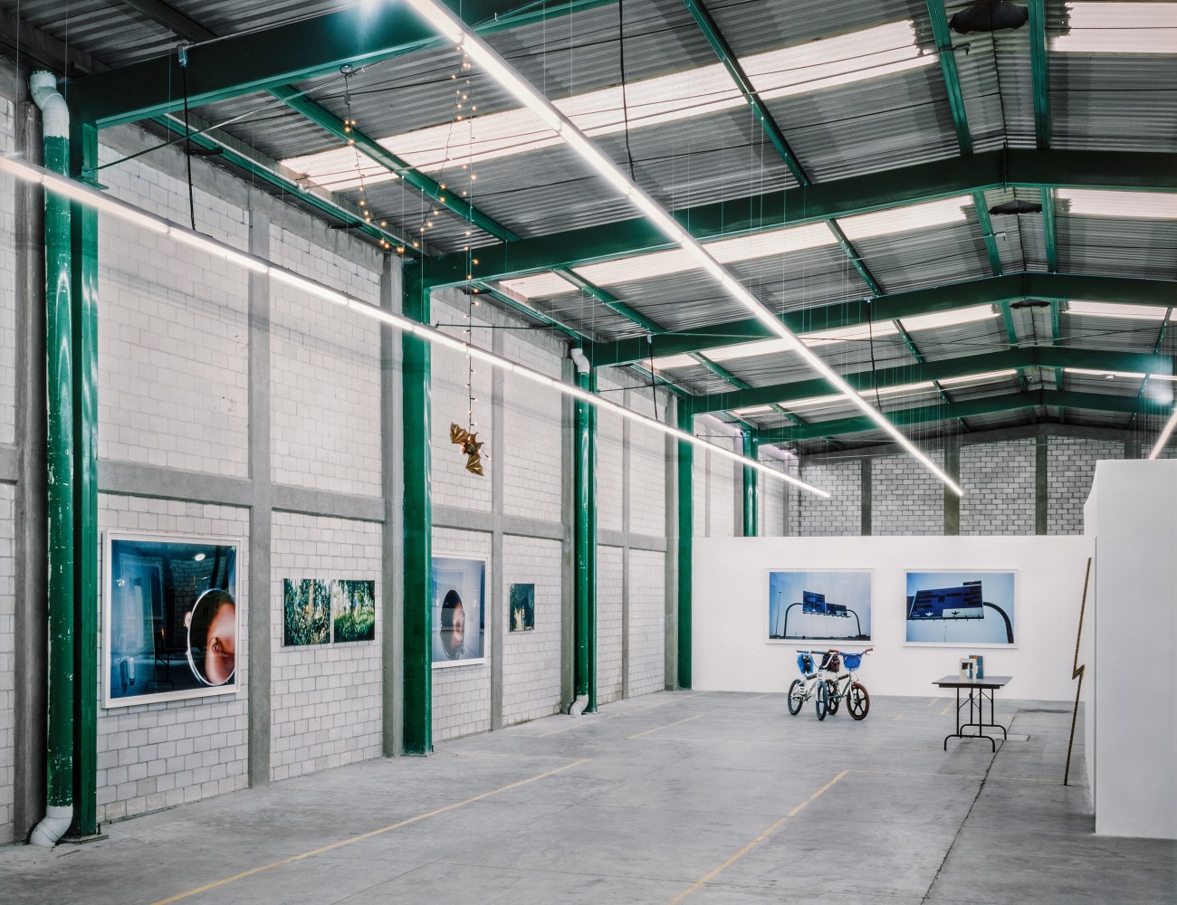 vista de instalaci&amp;oacute;n miguel calder&amp;oacute;n, kurimanzutto, ciudad de m&amp;eacute;xico, 2006