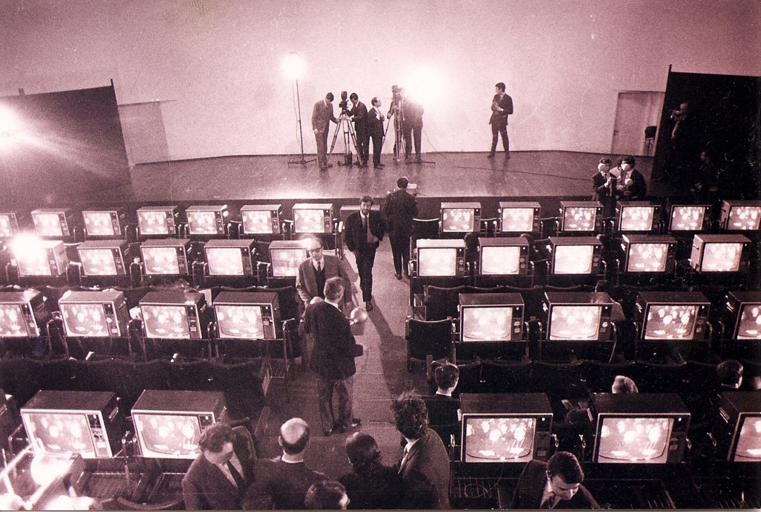simultaneidad en simultaneidad (simultaneity in simultaneity), 1966. happening at di tella, buenos aires, october 13 and 24, 1966 live broadcasts on television channels 11 and 13 transmissions from radio libertad. &amp;copy; marta minuj&amp;iacute;n