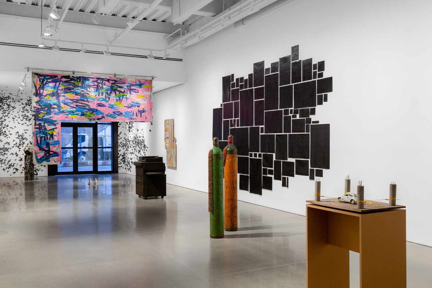 vista de instalaci&amp;oacute;n de todos juntos (all together), kurimanzutto, nueva york, 2022