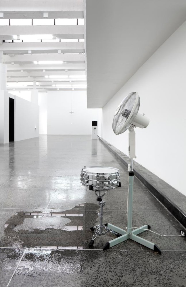 leak 2, 2008

fan, snare drum and leak in the ceiling

variable dimensions

&amp;nbsp;

&amp;nbsp;