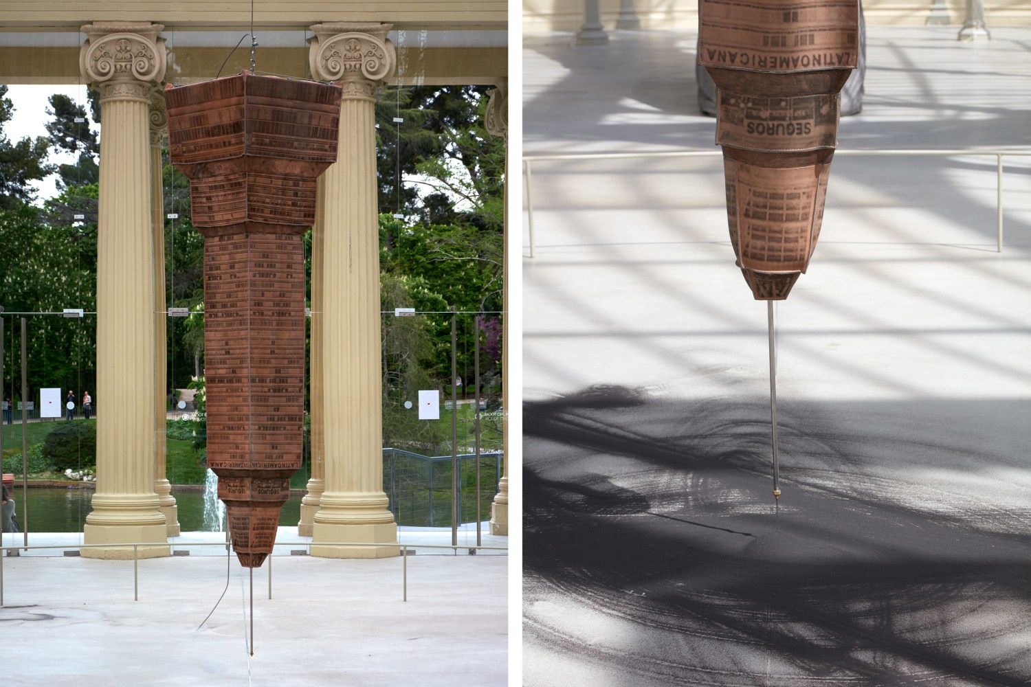 torre latinoamericana, 2016
carne de nappa, carne de s&amp;iacute;lice, tubo de metal, gabardina, hilo encerado, tinta,&amp;nbsp;crayon de transferencia de plotter
332 x 70 x 70 cm

vista de instalaci&amp;oacute;n de el cohete y el abismo, palacio de cristal, museo nacional centro de arte reina sof&amp;iacute;a, madrid, 2016