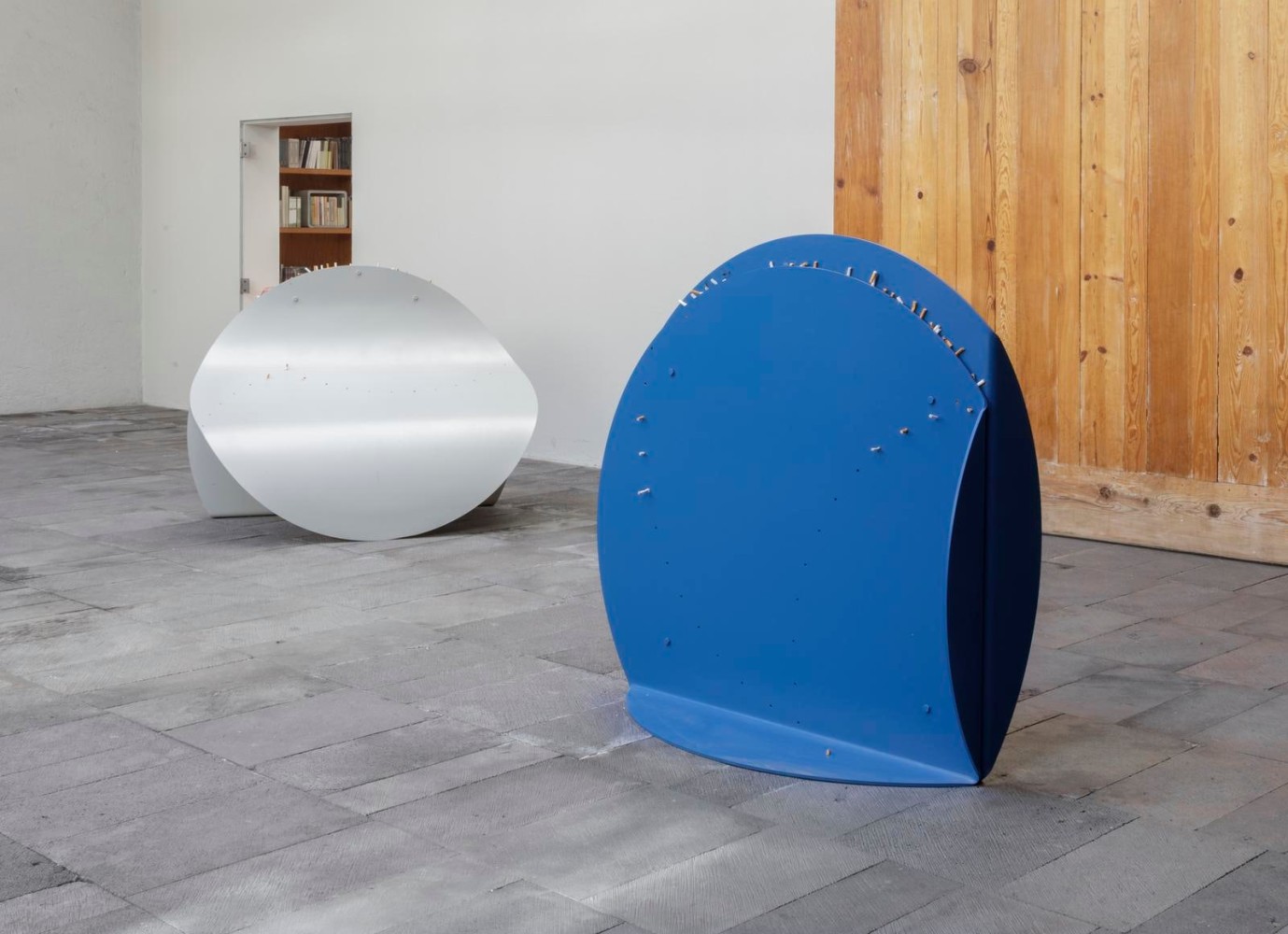 	gabriel kuri	this, please, 2010	installation view of xyla&amp;ntilde;ynu. taller de los viernes, kurimanzutto, mexico city, 2016