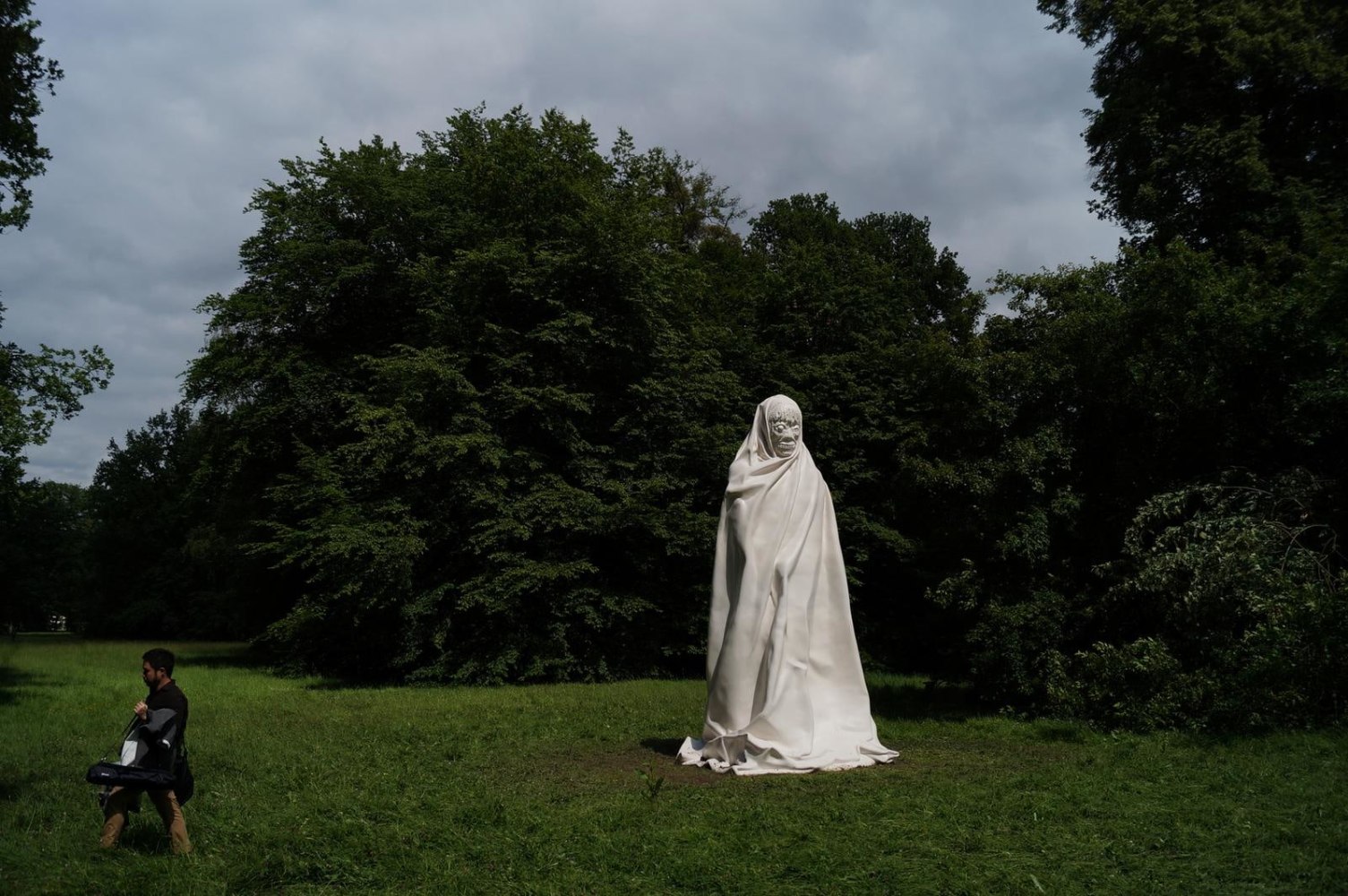 the importance of telepathy, 2012

sculpture: pu foam, acrystal and semi matt lacquer, steel framing; 150 wind chimes: caked clay, synthetic fiber string; 30 army hammocks from thailand

installation view at documenta 13, kassel, 2012

&amp;nbsp;

&amp;nbsp;