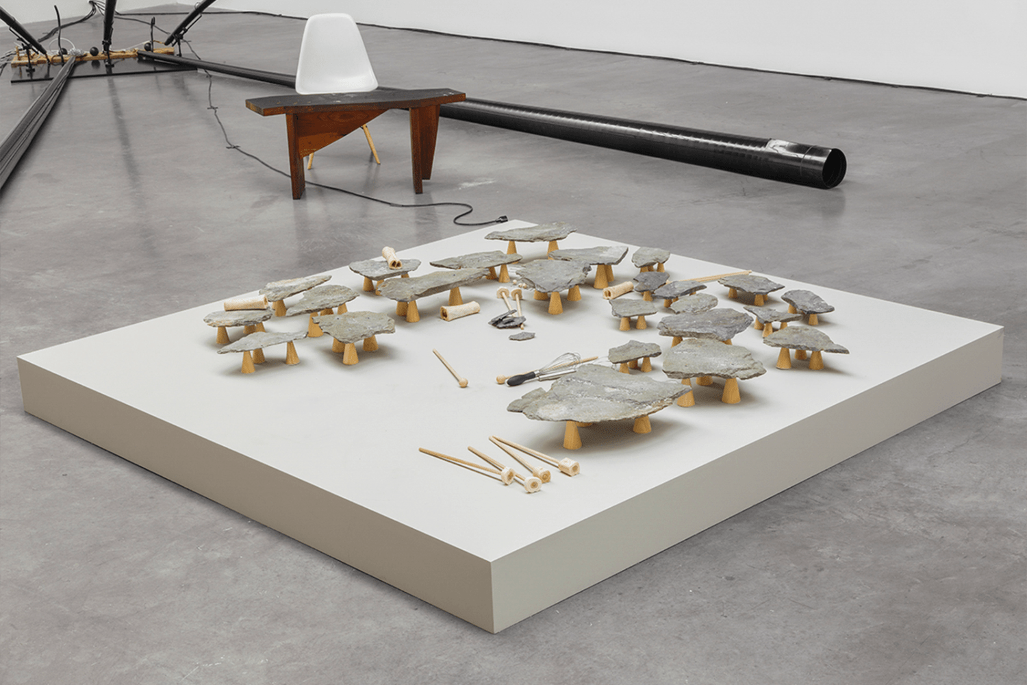 the reverse sessions. litophone, 2014
percussion set including 31 stones with wooden supports, bones, mallets and sticks
variable dimensions
instrument made by serge durin in clermont-ferrand, 2014