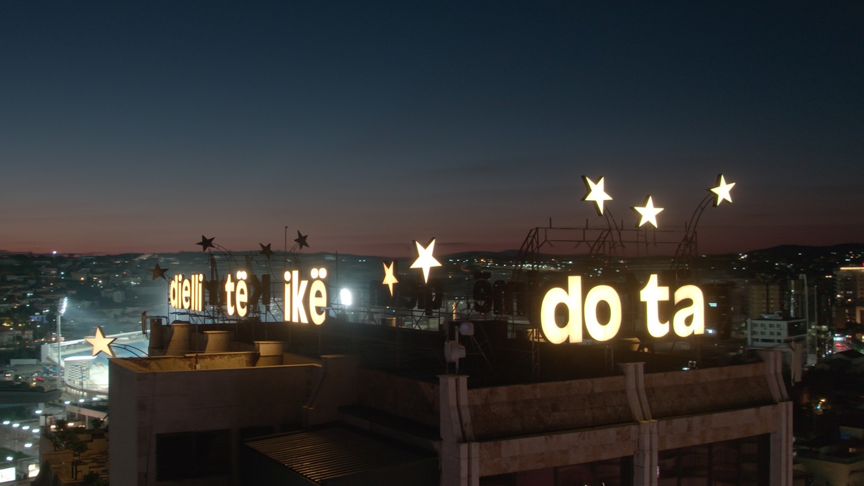 when the sun goes away we paint the sky, 2022. proyecto de sitio espec&amp;iacute;fico para manifesta 14, prishtina, kosovo