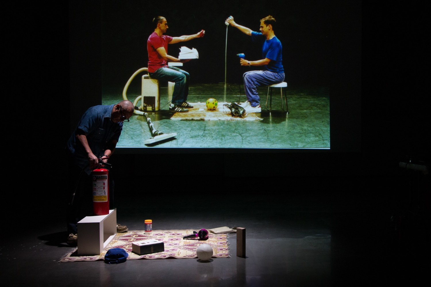 abraham cruzvillegas en&amp;nbsp;j&amp;eacute;r&amp;ocirc;me bel,&amp;nbsp;kurimanzutto, ciudad de m&amp;eacute;xico, 2023