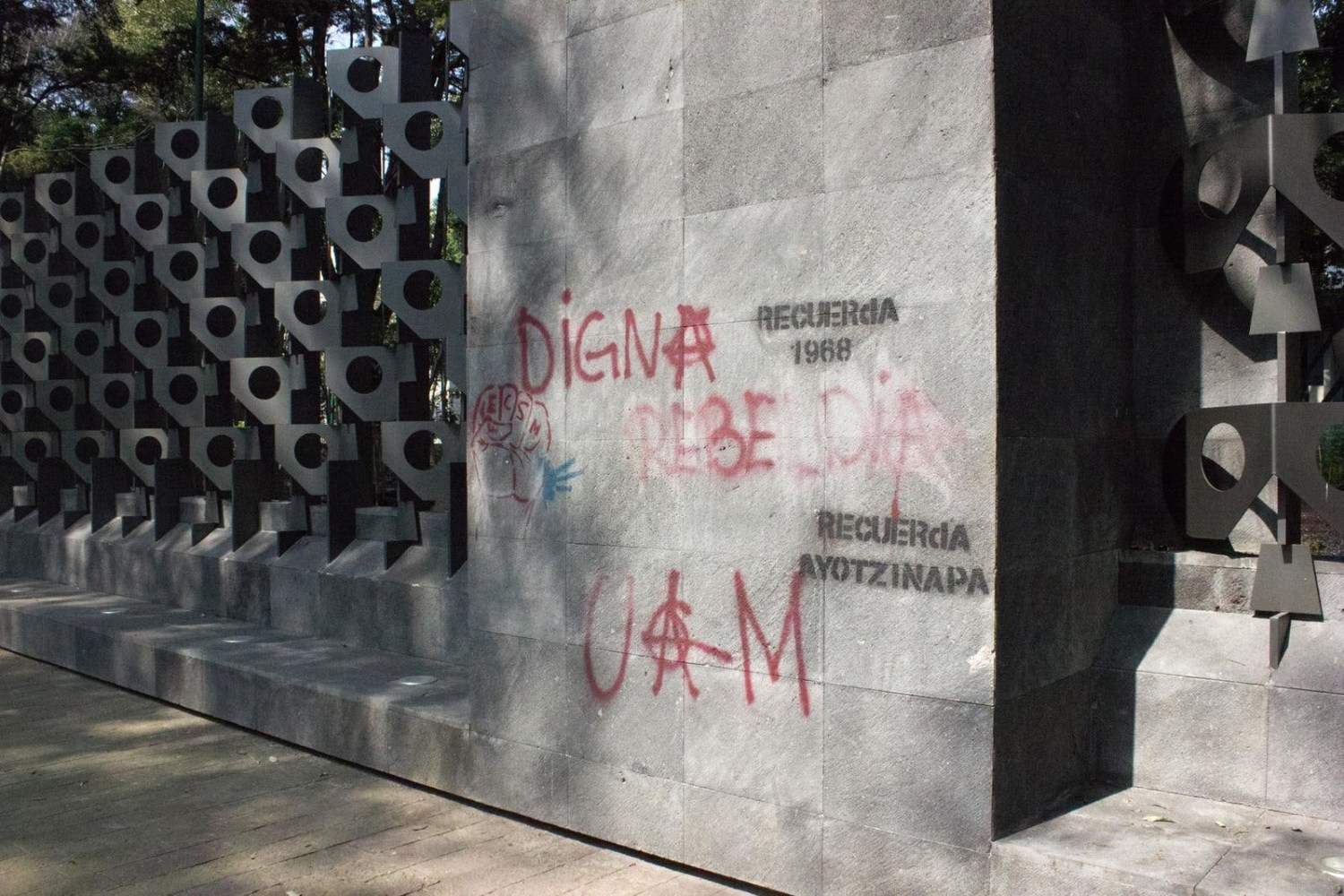 notas para la destrucci&amp;oacute;n del museo de antropolog&amp;iacute;a (recuerda ayotzinapa), 2014

impresi&amp;oacute;n digital sobre papel de algod&amp;oacute;n

33.33 x 50 cm

&amp;nbsp;

&amp;nbsp;