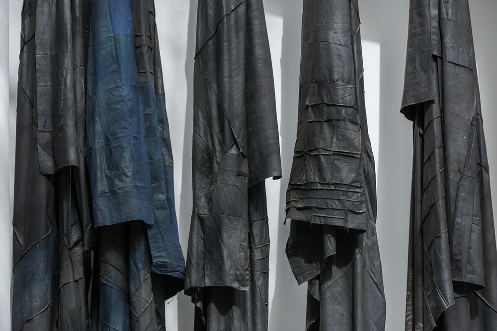 vista de instalaci&amp;oacute;n oscar murillo:&amp;nbsp;all the world&amp;#39;s futures, 56th venice biennale, italia,&amp;nbsp;2015. foto: maris mezulis


&amp;nbsp;
