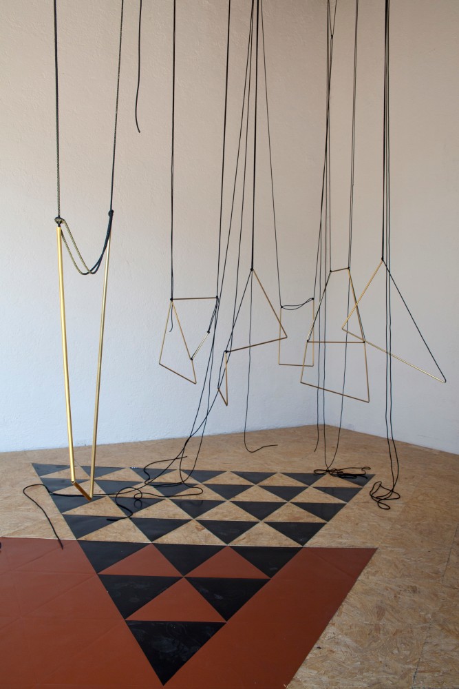 discrepancies with m.g., 2011

brass, nylon rope, cork, rubber

variable dimensions
installation view,&amp;nbsp;museo experimental el eco, mexico city, 2011

&amp;nbsp;